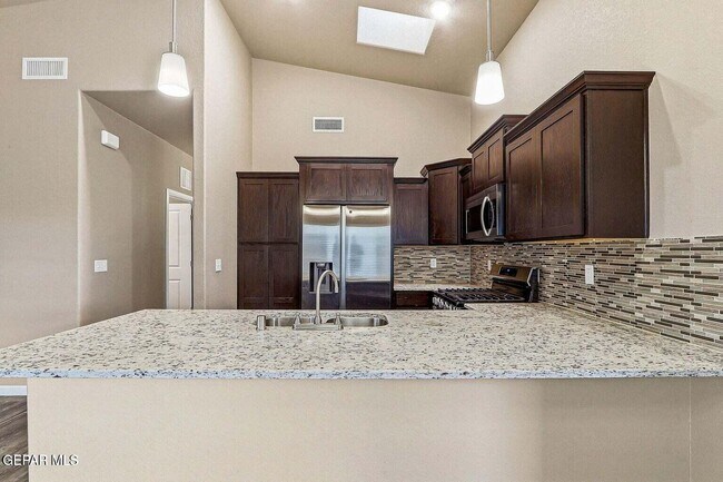 Building Photo - 5933 Ruidoso Downs St