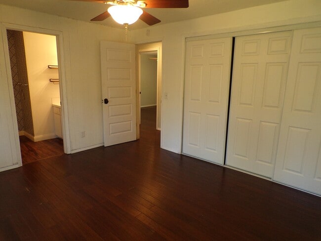 Building Photo - 11865 SW Ebberts Ct