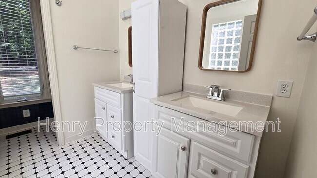Building Photo - 4521 Briarglen Ln
