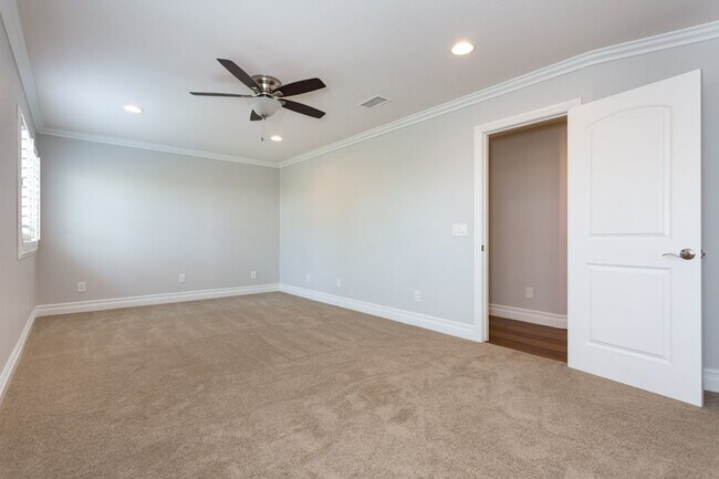 Building Photo - Spacious Entertainers Retreat in San Carlos!
