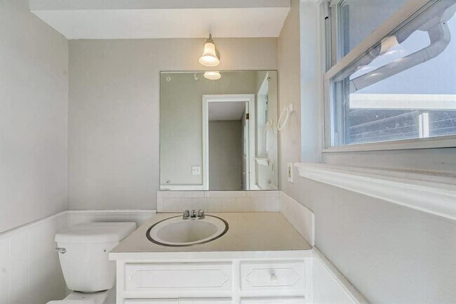 Building Photo - 2600 SW 78th St