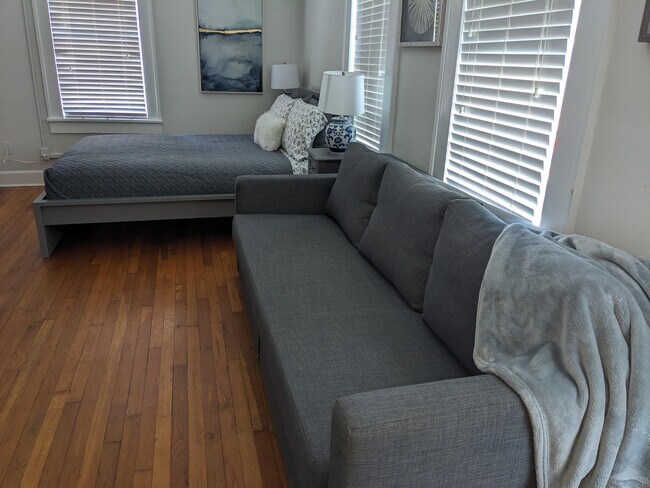 Building Photo - 1007 12th Ave N