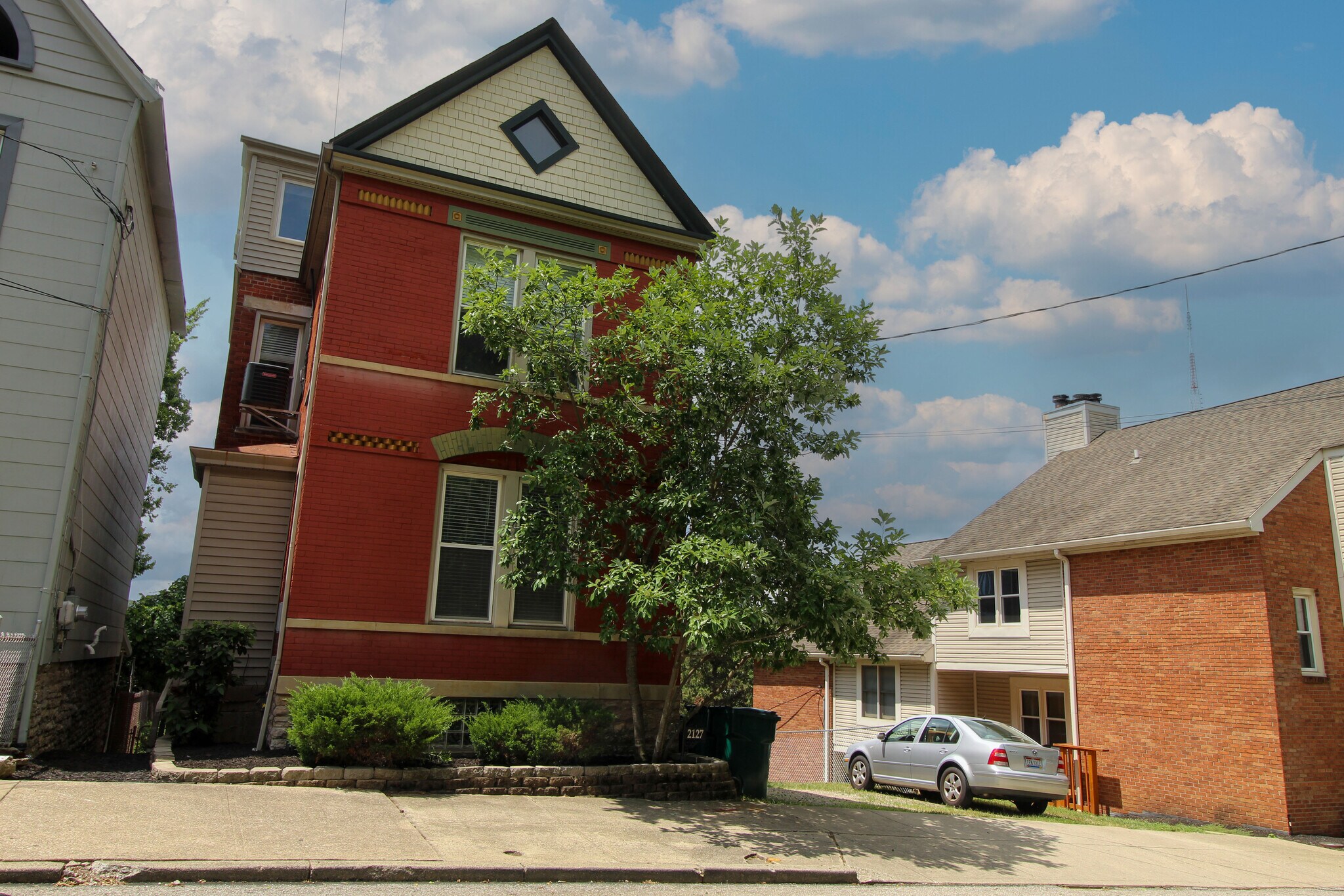 Building Photo - 2127 Deerfield Pl