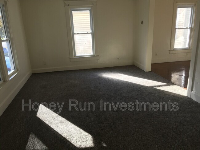 Building Photo - 116 S Shawnee St