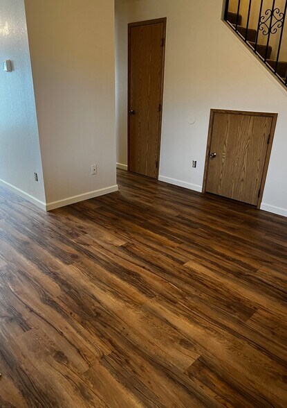 Building Photo - 2243 Poplar Dr