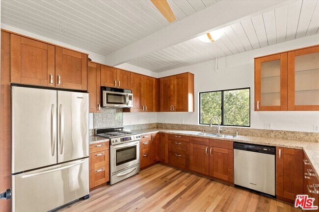 Building Photo - 4950 Marmol Dr