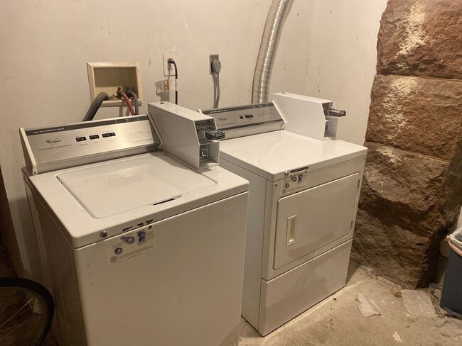 Building Photo - FG Rooms and Short Term Rentals