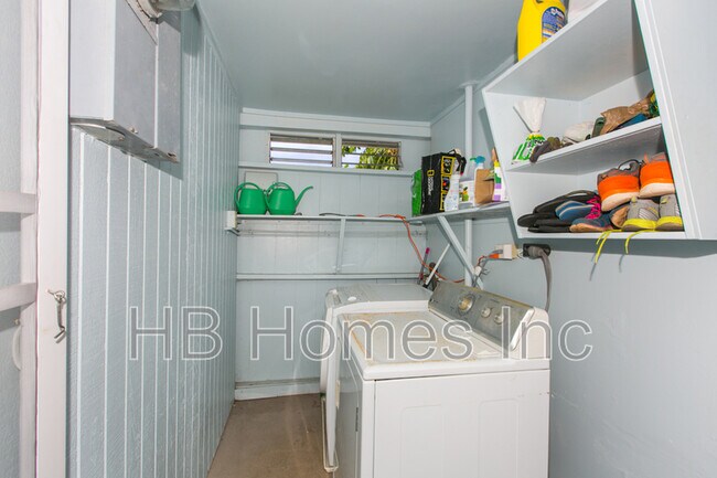Building Photo - 828 Oneawa St