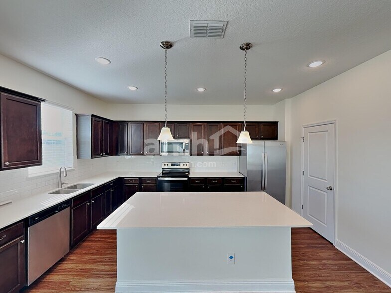 Building Photo - 804 Heavenly Dr