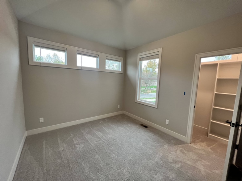 Building Photo - 1533 SW Hedgewood Ln