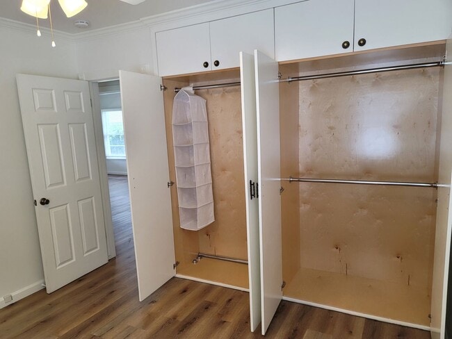 Building Photo - 422 N Shaffer St