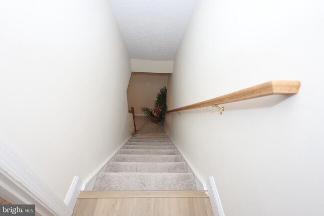 Building Photo - 1424 Falcon Nest Ct