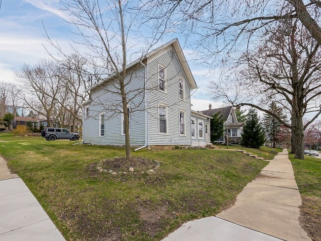 Building Photo - Welcome to this beautiful 1 bedroom, 1 bat...