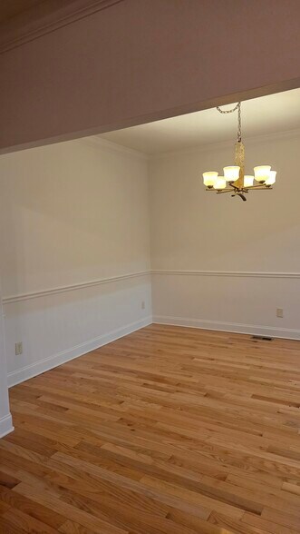 Building Photo - 324 Avenue of the Oaks