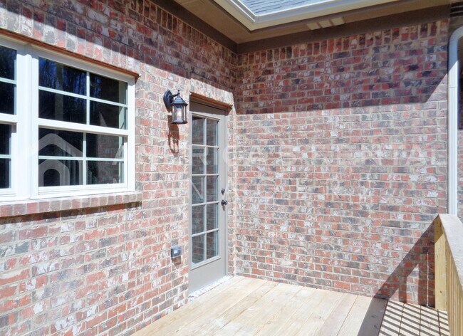 Building Photo - DEPOSIT PENDING!!! Town Home in Gardendale...