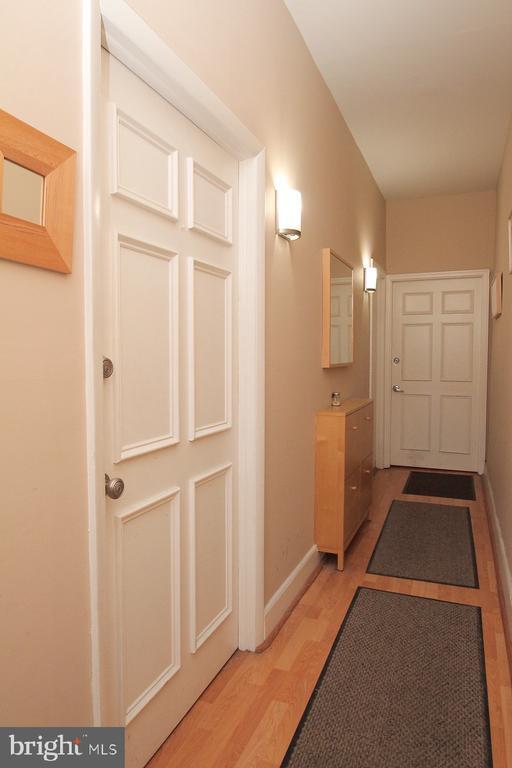 Building Photo - 511 S 17th St