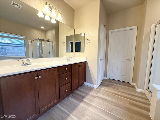 Building Photo - 2600 Bechamel Pl