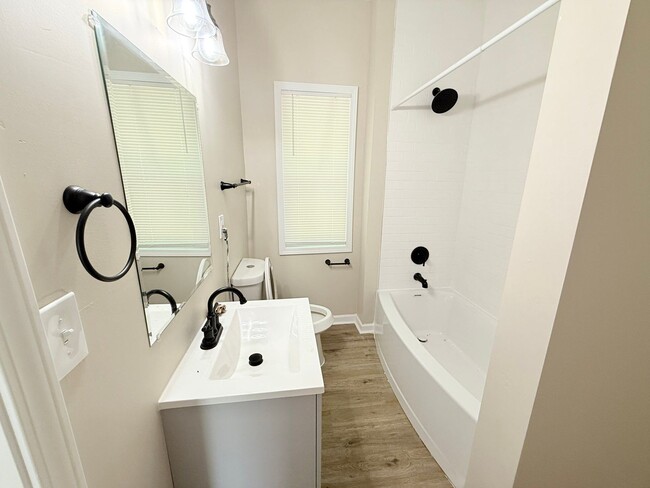 Building Photo - Fully Renovated 3-Bedroom Home – Move-In R...