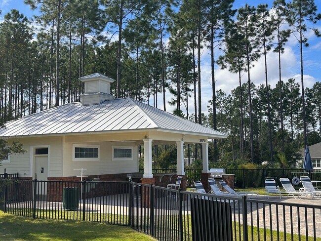 Building Photo - 4 bed/3 bath Beautiful Home with Amenities!