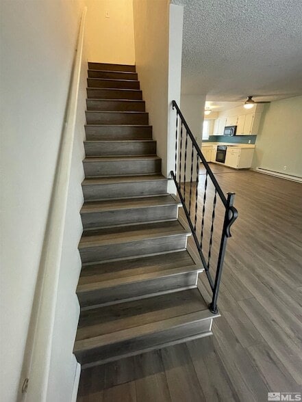 Building Photo - 162 Smithridge Park