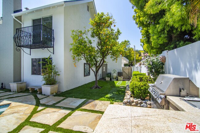 Building Photo - 5020 Dantes View Dr