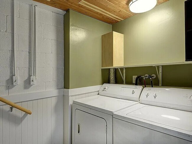 Building Photo - Classic Fauntleroy Home on a Spacious Lot ...