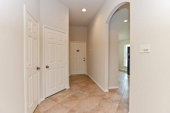 Building Photo - 2106 Castle Gardens Ln