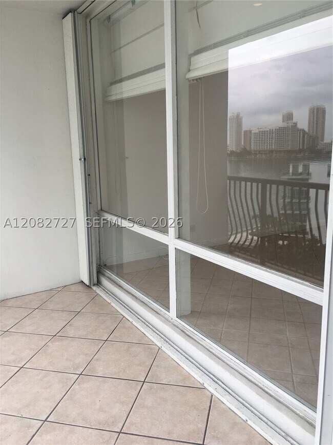 Building Photo - 1408 Brickell Bay Dr
