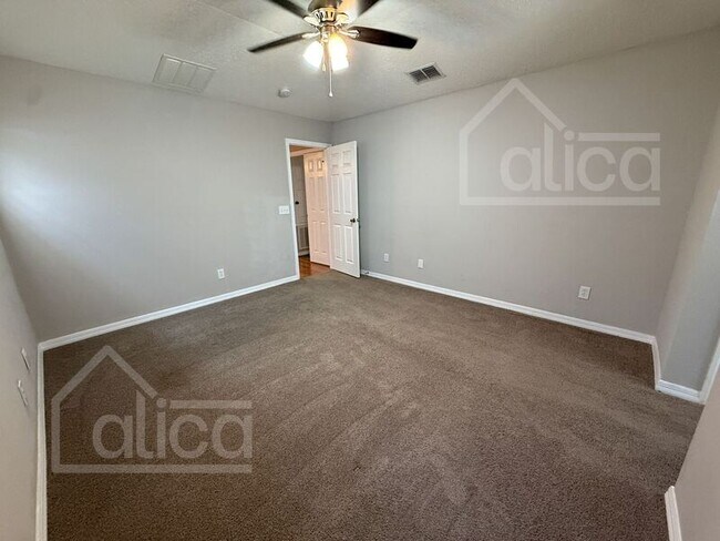 Building Photo - 109 Whispering Pines Way