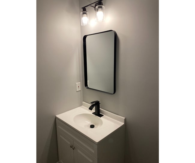 Building Photo - 3908 Claremont St