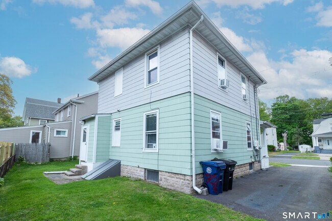 Building Photo - 271 Brown St
