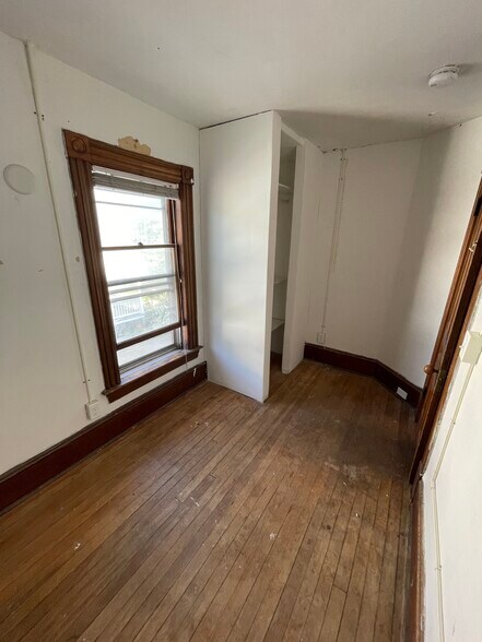 Building Photo - 108 Buell St