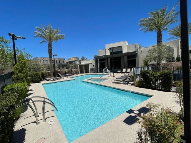 Building Photo - Carry Over Showing: This property has been...