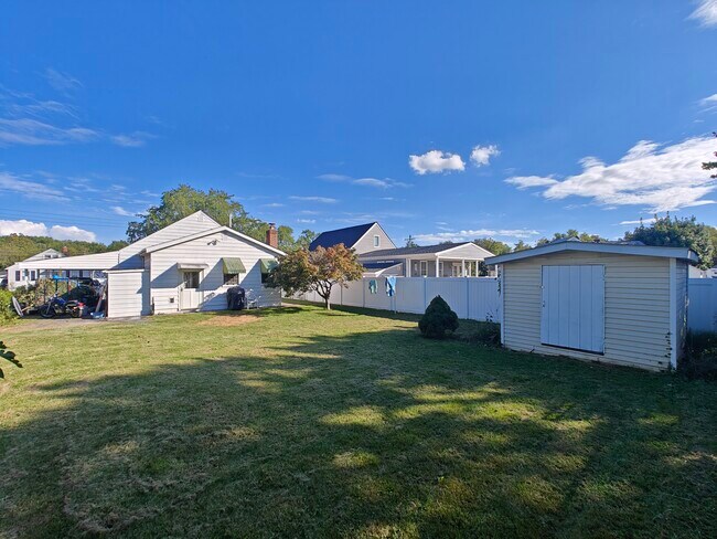 Building Photo - 7605 Poplar Rd