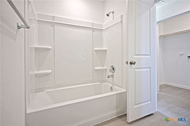 Building Photo - 527 Sarah Wy