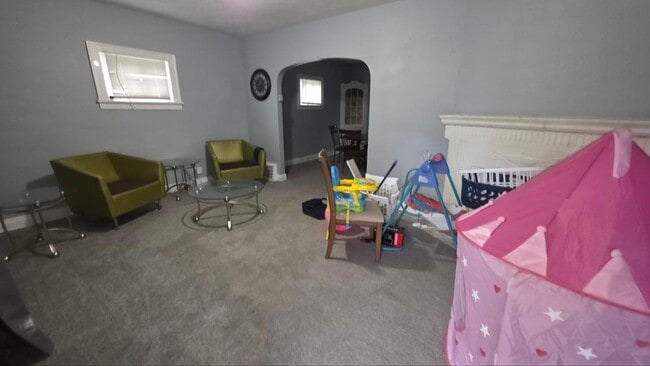 Building Photo - 3 bedroom single family home | section 8 a...