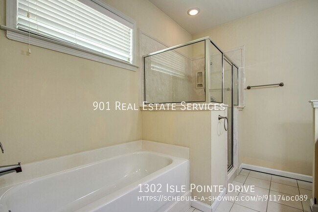 Building Photo - 1302 Isle Pointe Dr