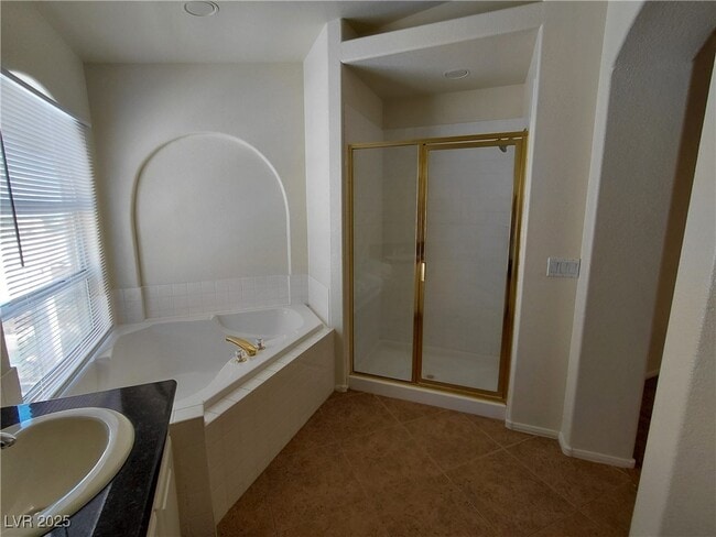 Building Photo - 452 Crocus Hill St