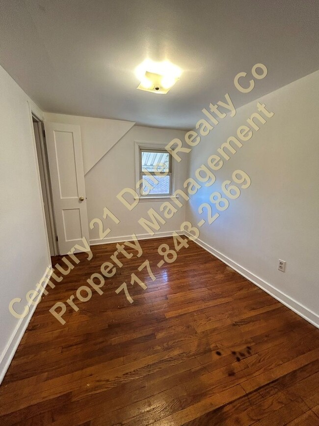 Building Photo - 3 BR, 1 Bath Home in Central York School D...