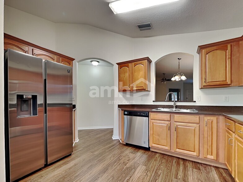 Building Photo - 8138 Canterbury Lake Blvd