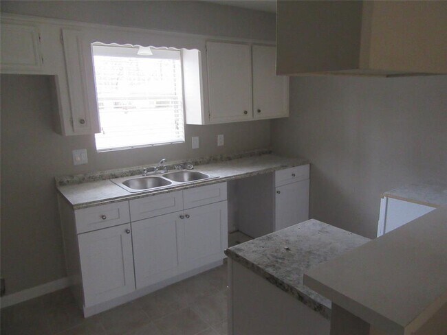 Building Photo - 25822 Glen Loch Dr