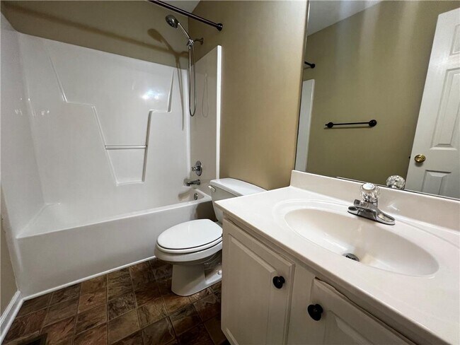 Building Photo - 633 Forest Pine Dr