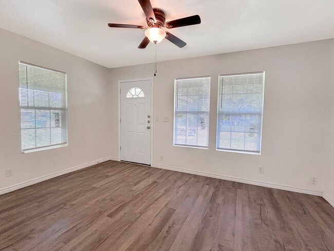 Building Photo - Cozy, Remodeled 2BR with Covered Parking &...
