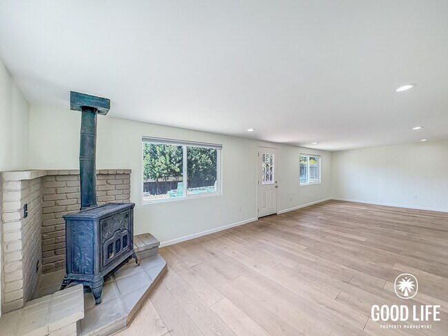 Building Photo - SD: 3BD/2BA Home in Oceanside with Private Backyard, Wood-Burning Stove & In-Unit Laundry