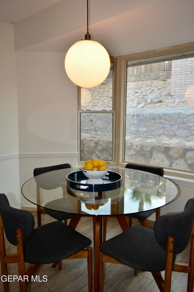 Building Photo - 10640 Vista Alegre Dr