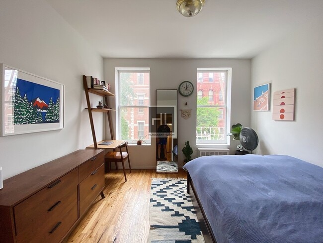 Primary Photo - KING STREET