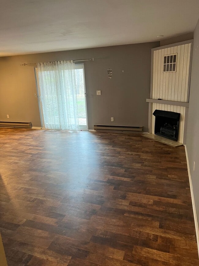 Building Photo - Beautiful 2 bedroom, 1.5 bath Condo in Wes...