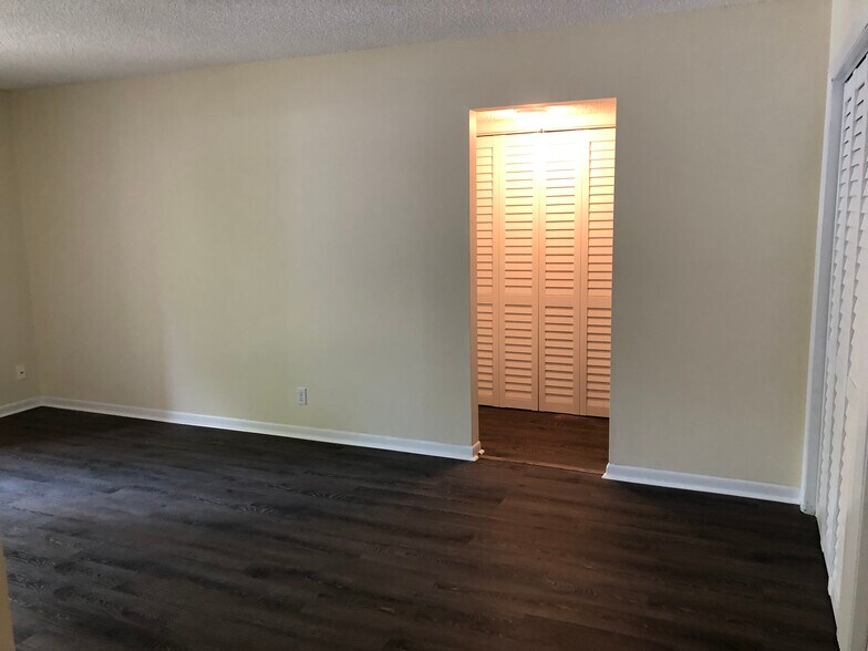 Large Linen Closet - 515 Basswood Ave