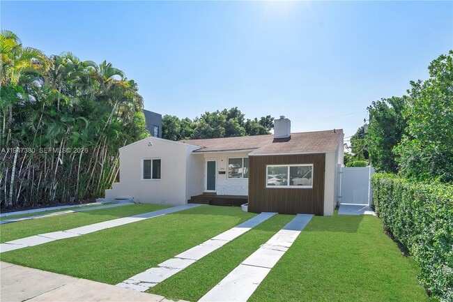 Building Photo - 2350 SW 26th St