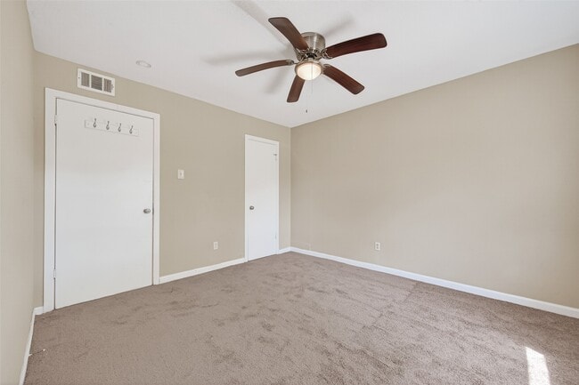 Building Photo - 3927 Prudence Dr